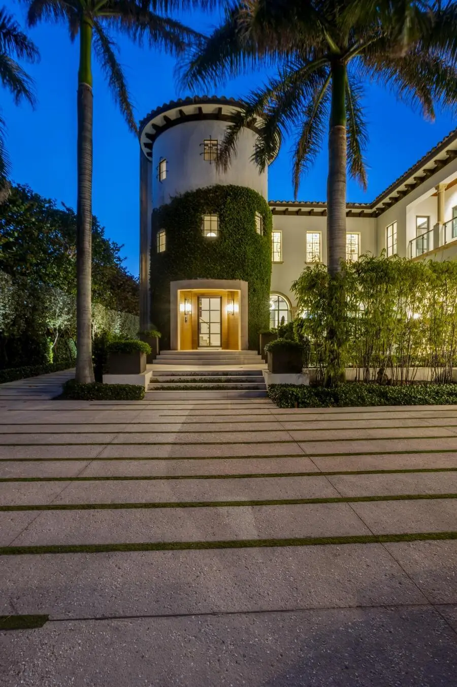 dash_ENTRANCE_VERTICAL_EB at 410 N OCEAN Boulevard, Delray Beach