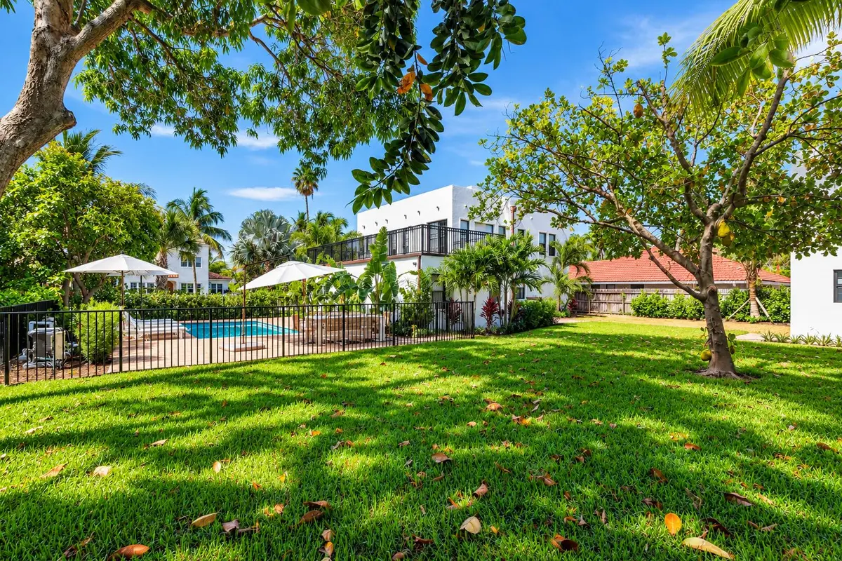 237 - Backyard at 237/225 Monroe Drive, West Palm Beach