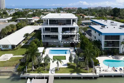 2323 Lake Drive 201, Singer Island – Condominium for sale
