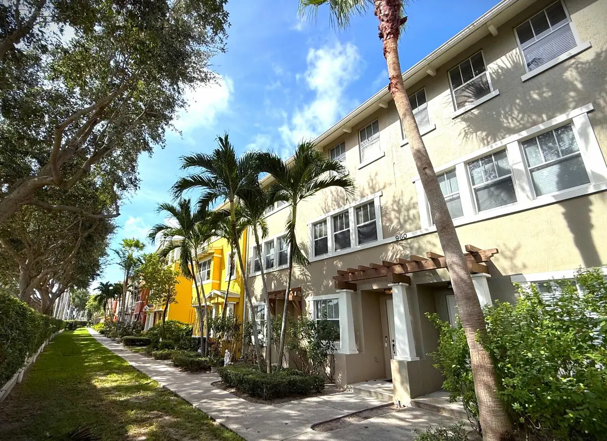 building front at 960 Millbrae Court 4, West Palm Beach