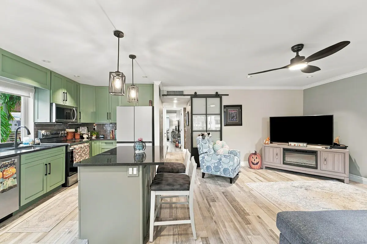 10_living room at 653 NORMANDY Lane Unit N, Delray Beach
