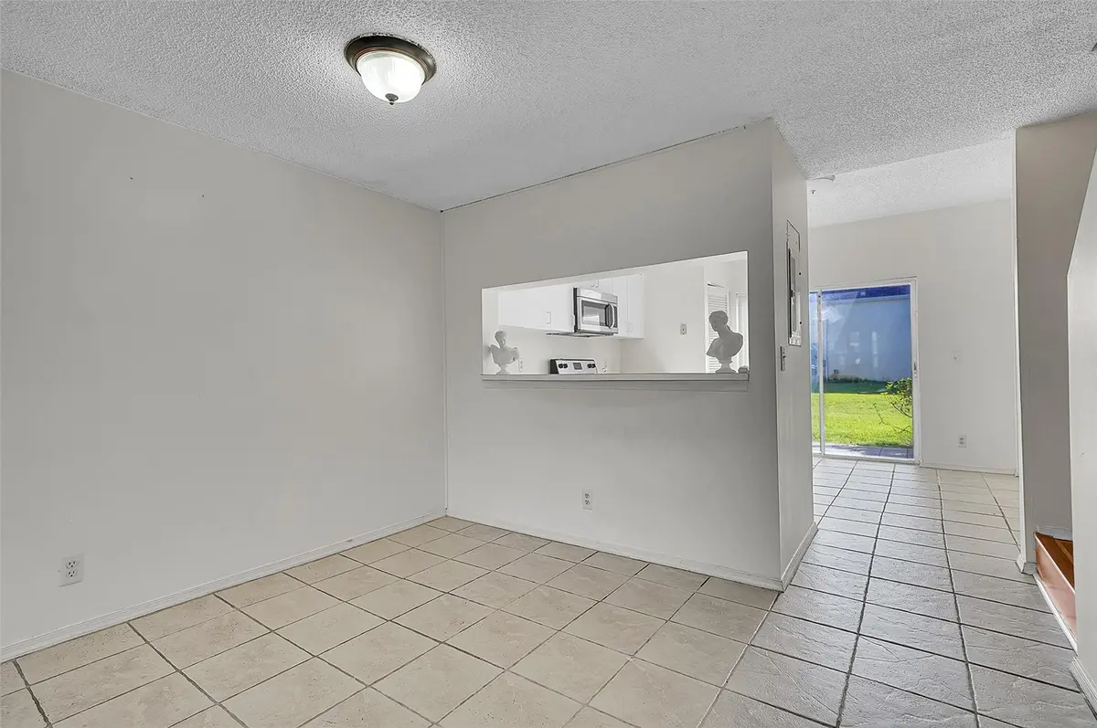 Photo 7 at 50 TRUMAN Drive, Weston