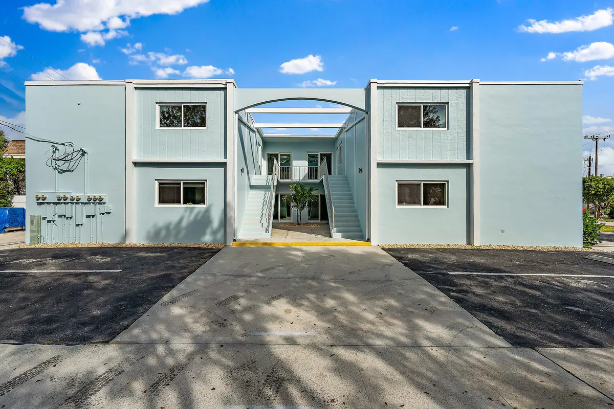 Front of Bldg at 401 Southwind Drive 7, North Palm Beach