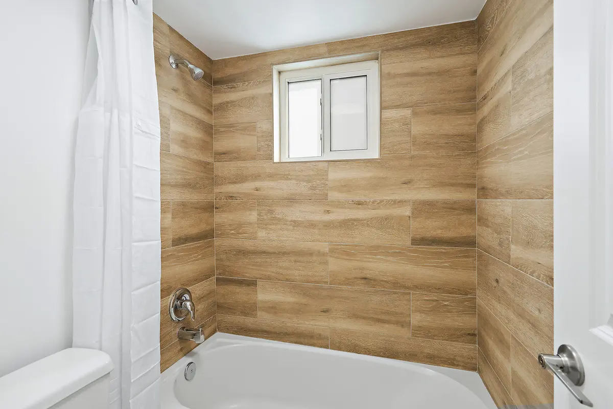master bath at 401 Southwind Drive 7, North Palm Beach