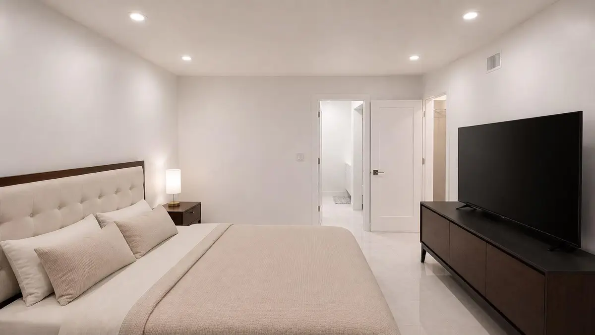 53e356cd-6a9f-42ab-bc16-678b2f32adde at 6249 BAY CLUB Drive 3, Fort Lauderdale