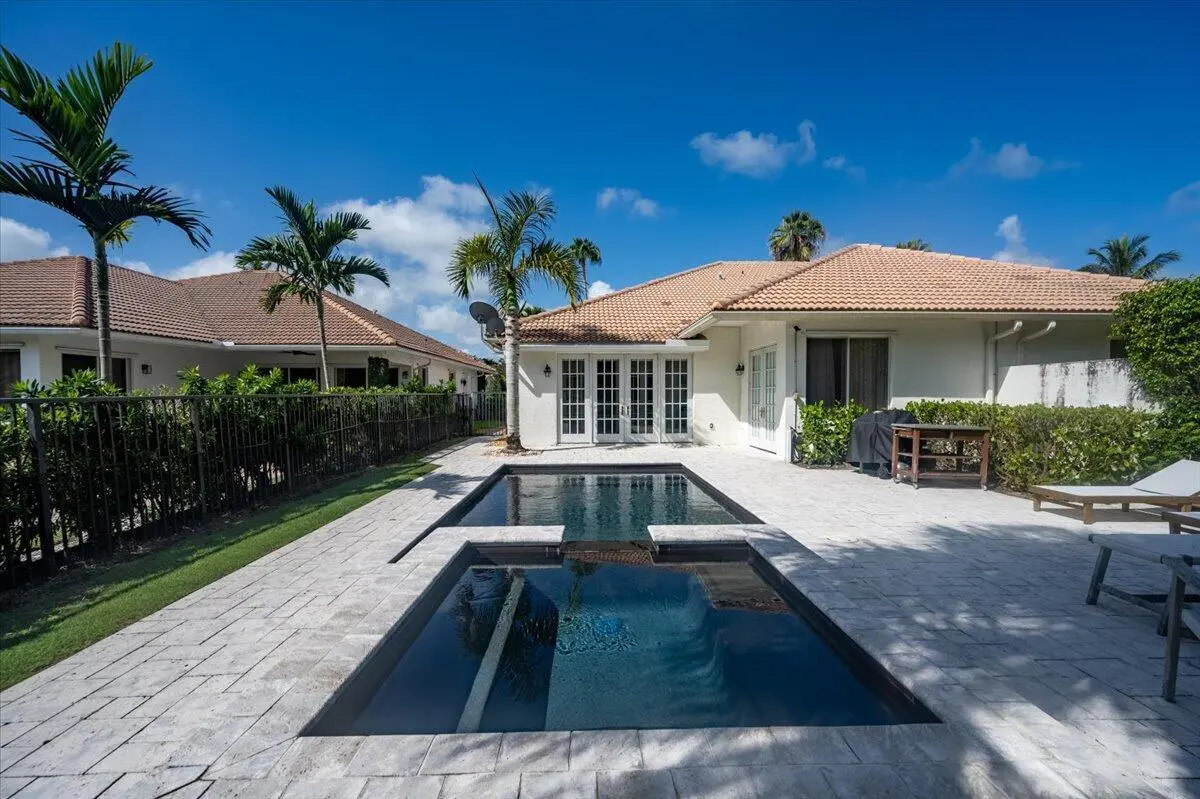 Pool and Spa at 2910 TWIN OAKS Way, Wellington
