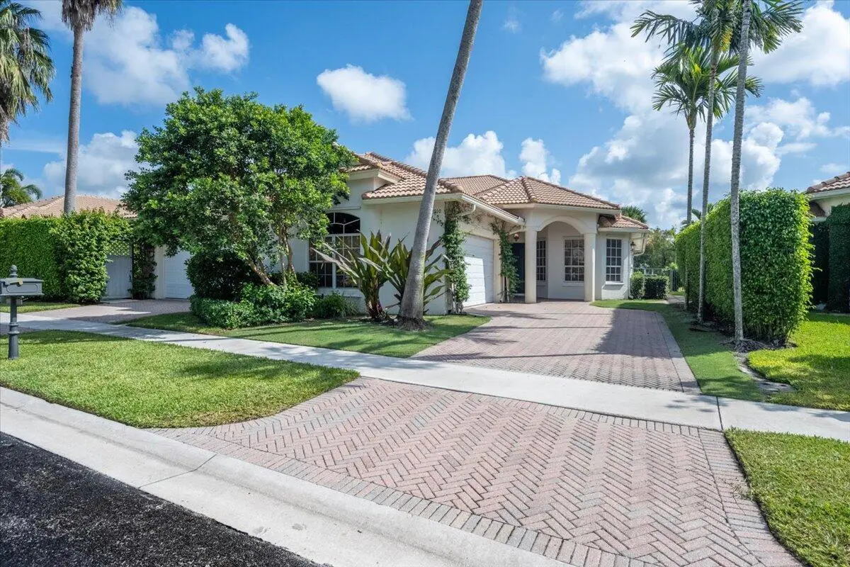 Driveway at 2910 TWIN OAKS Way, Wellington