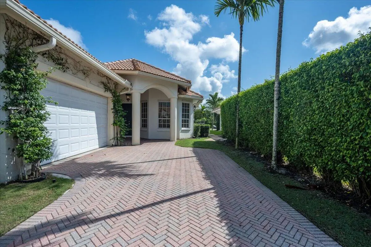 Front at 2910 TWIN OAKS Way, Wellington