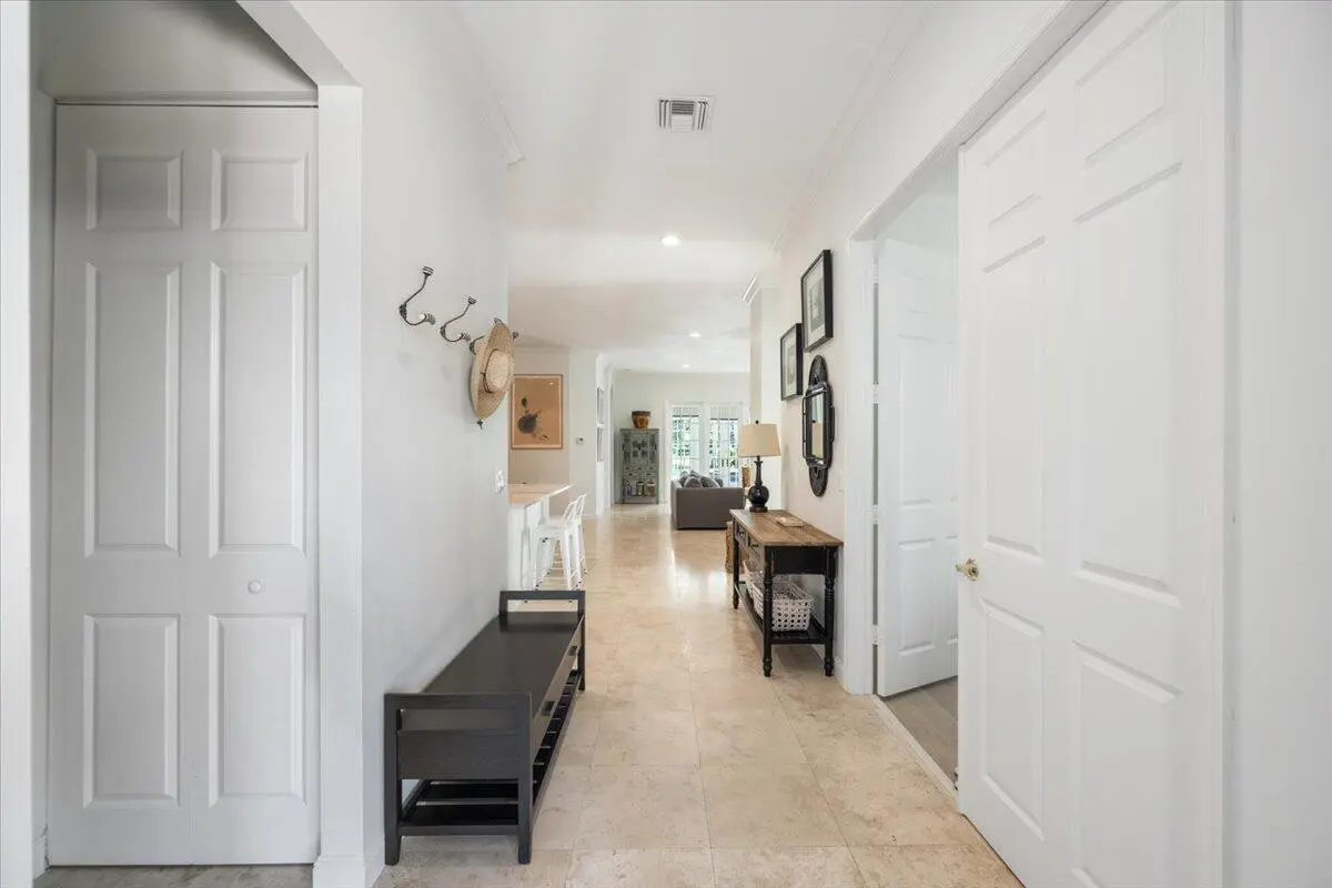 entry at 2910 TWIN OAKS Way, Wellington
