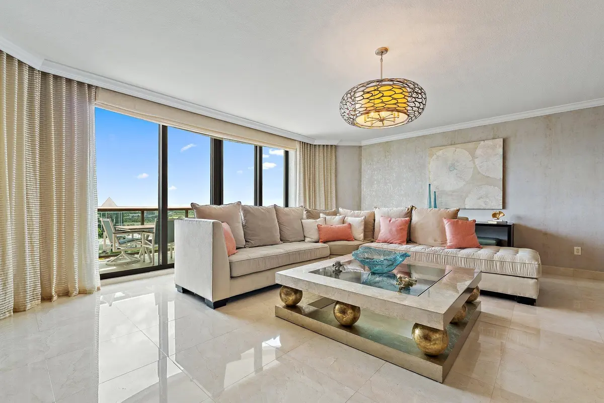 Natural Light at 3620 Gardens Parkway 1602b, Palm Beach Gardens