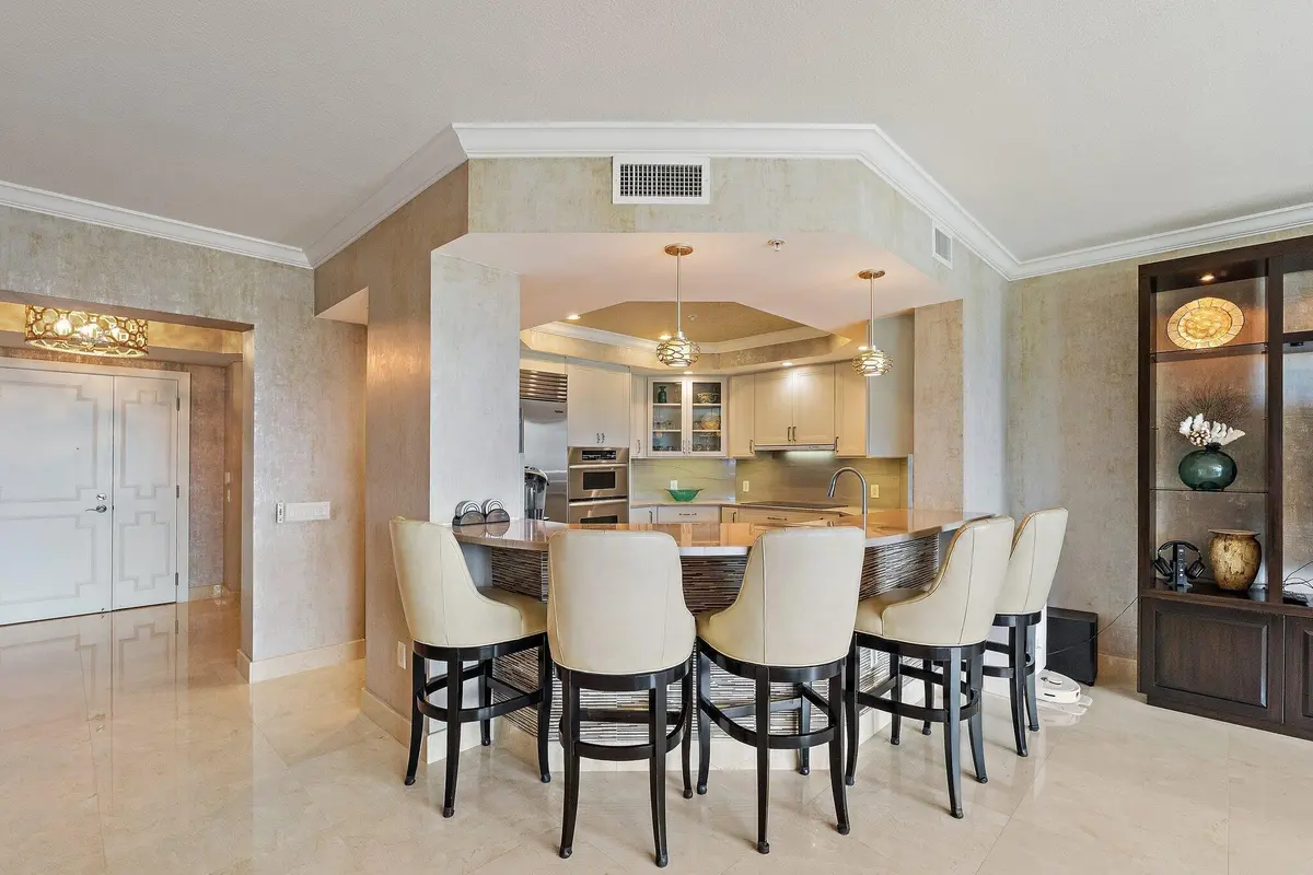 Breakfast Bar at 3620 Gardens Parkway 1602b, Palm Beach Gardens