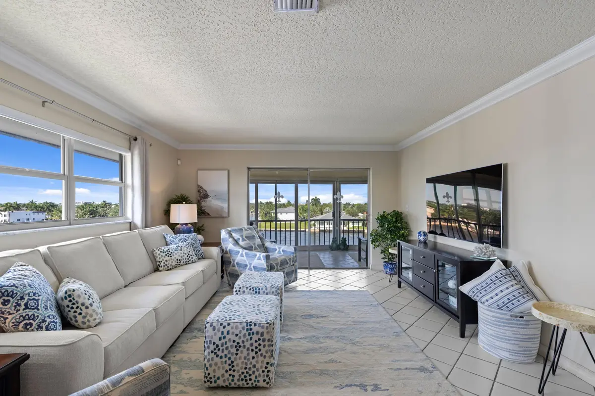 Living Area at 711 N RIVERSIDE Drive 401, Pompano Beach