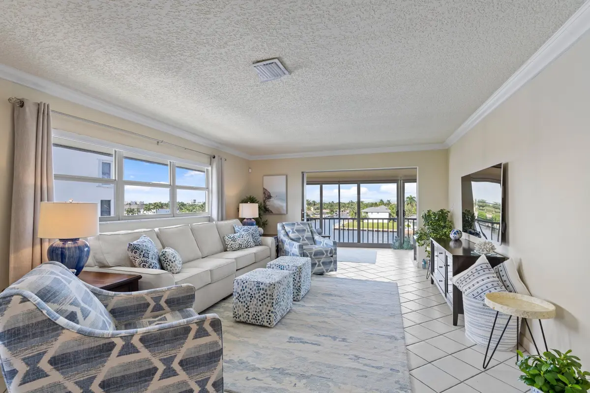 Living Area at 711 N RIVERSIDE Drive 401, Pompano Beach