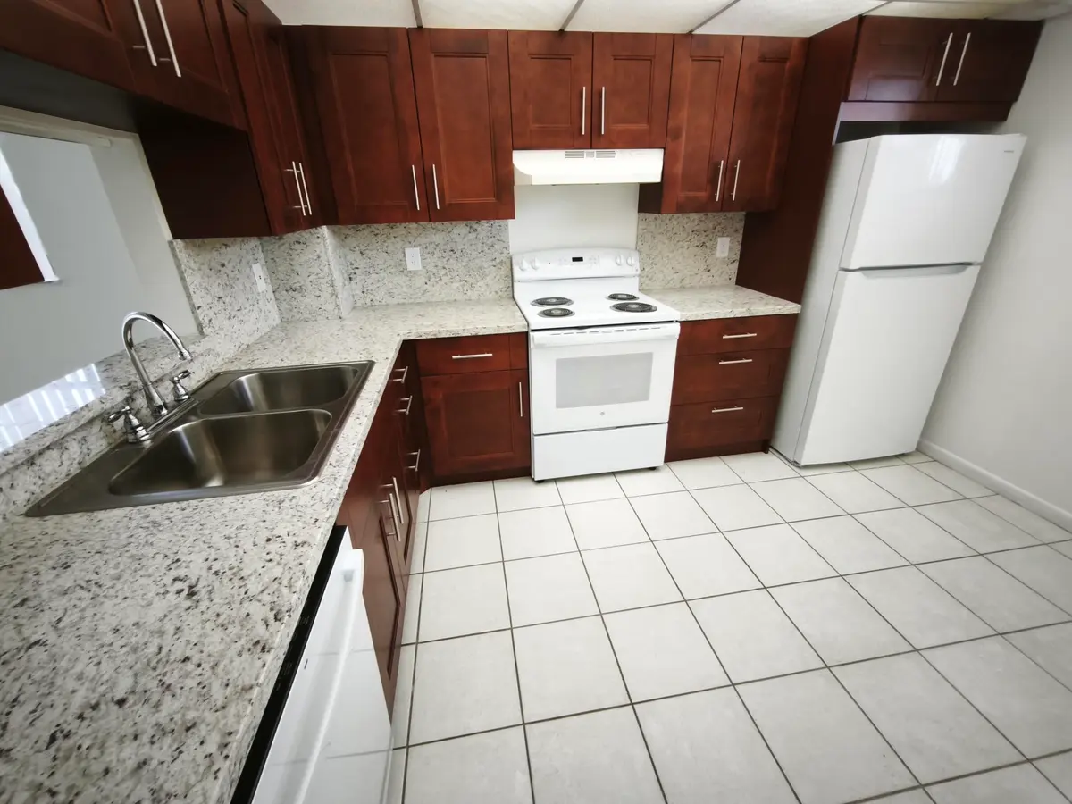 8720 Shadow Wood Boulevard 105, Coral Springs, FL – photo 2