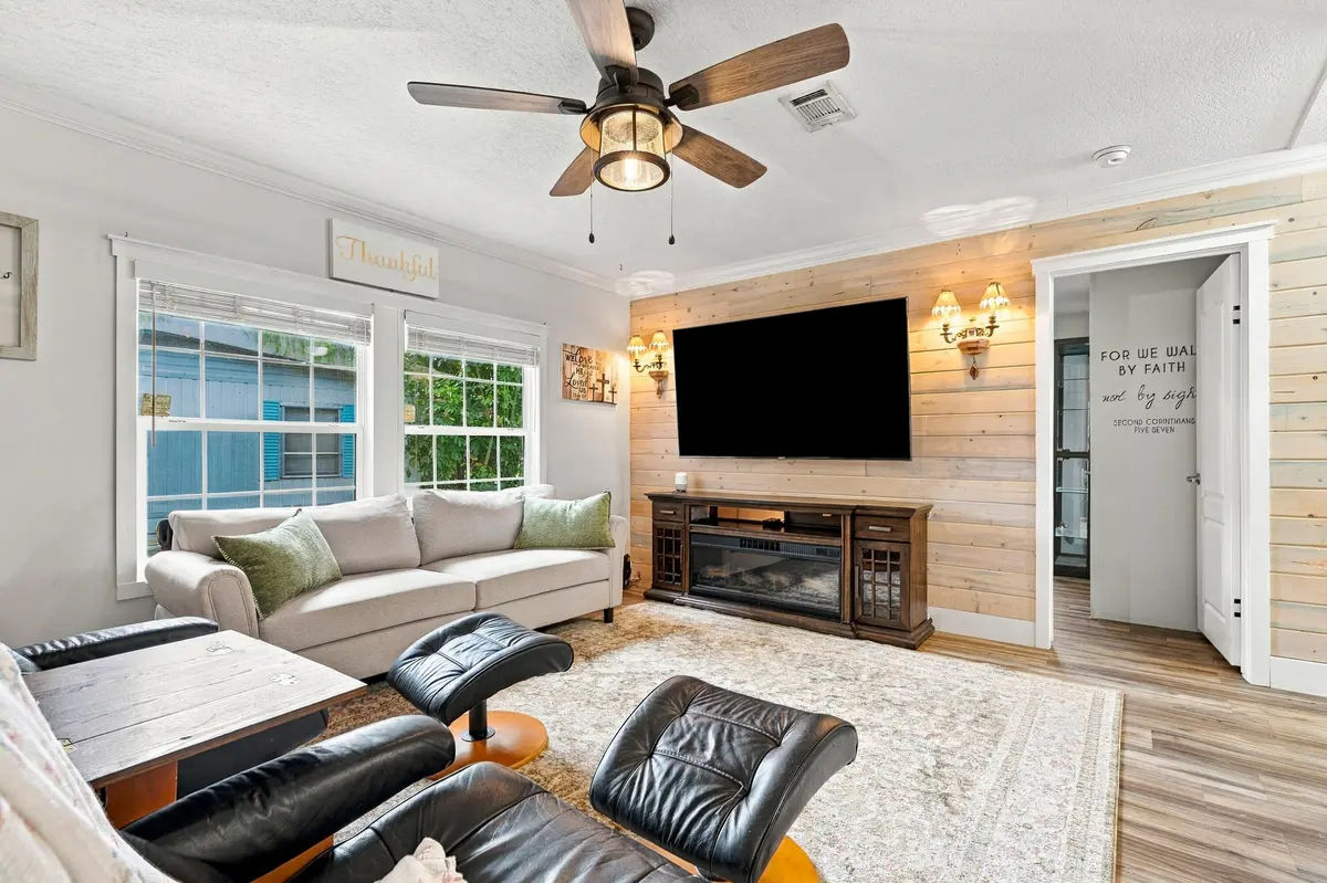 LIVING ROOM at 2555 Pga Boulevard 37, Palm Beach Gardens