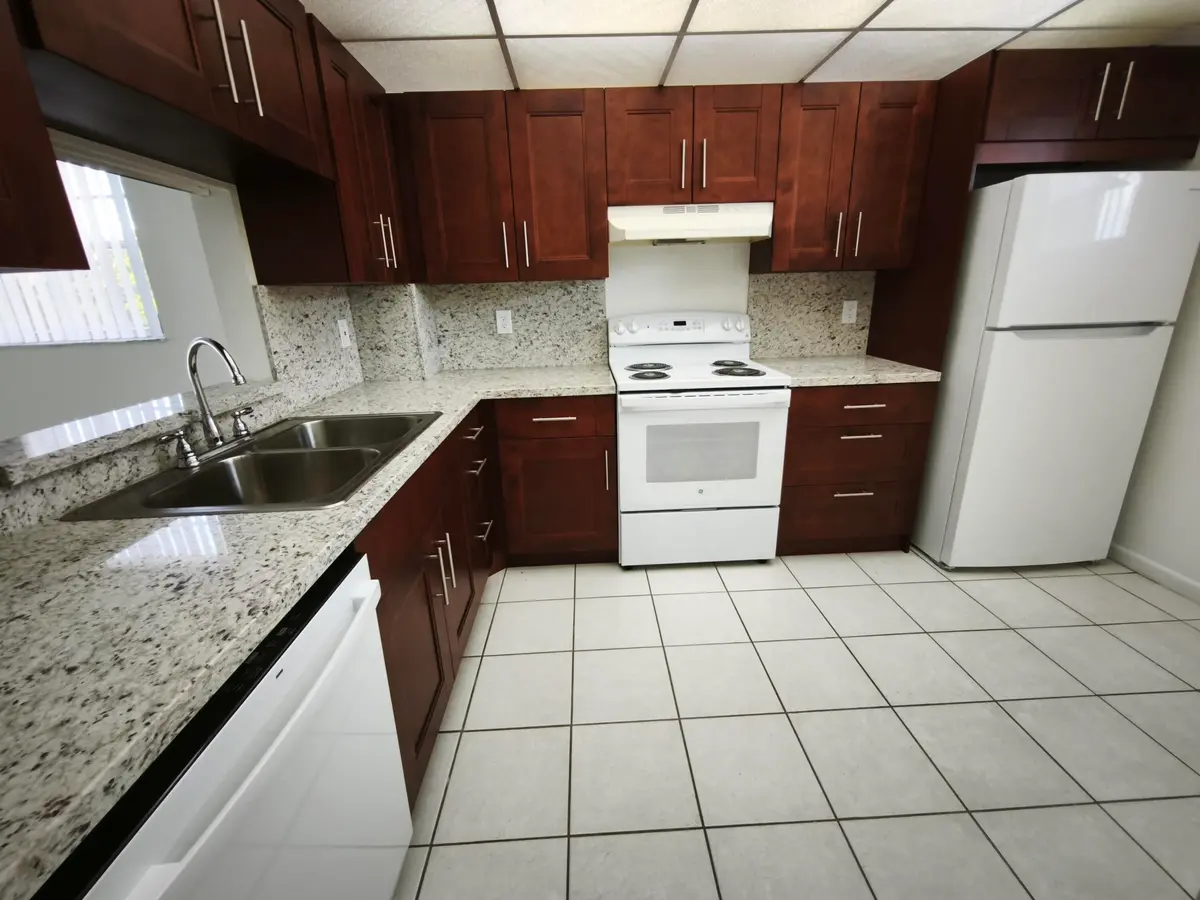 Kitchen 6 at 8720 Shadow Wood Boulevard 308, Coral Springs
