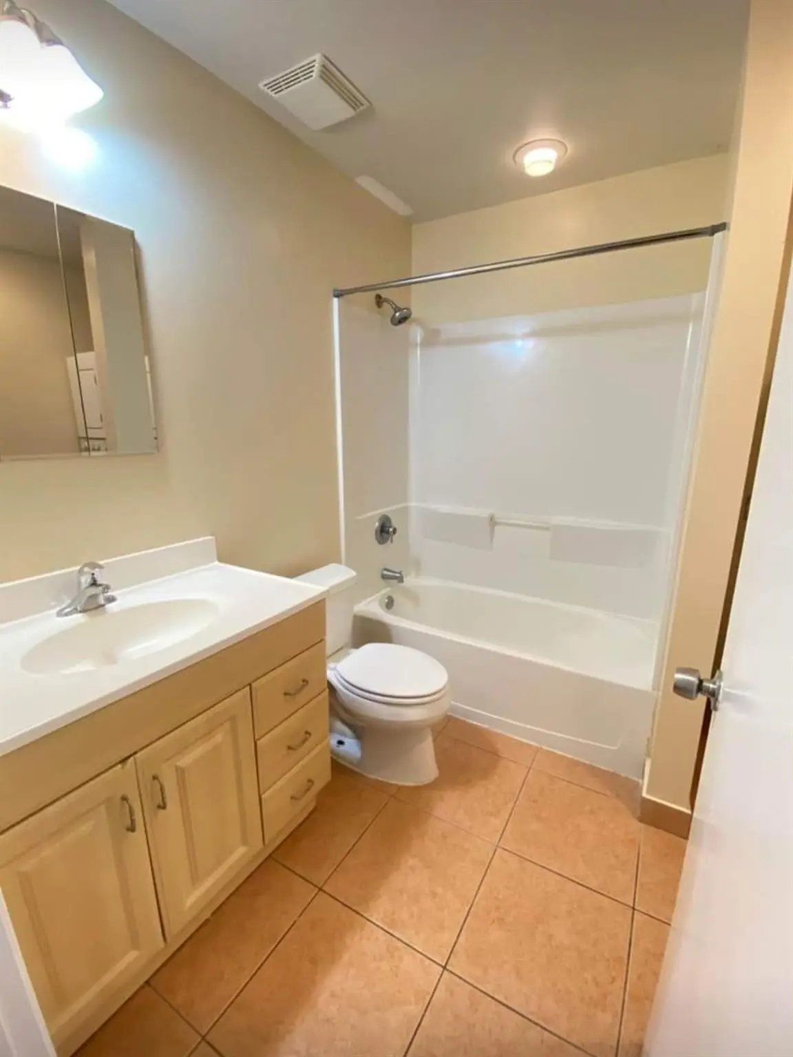 Photo 2 at 224 NE 19th Avenue 1, Pompano Beach