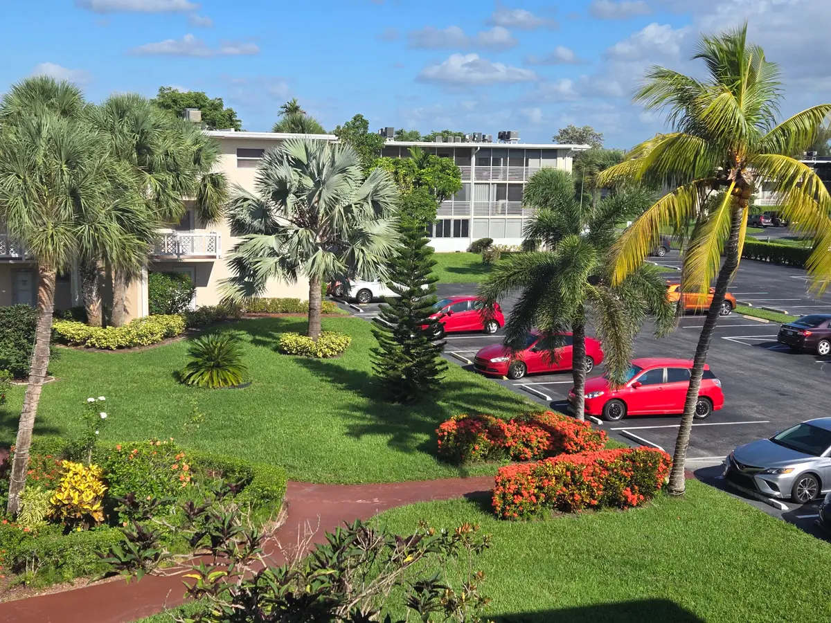 Grounds View at 2682 Garden Drive 304, Lake Worth