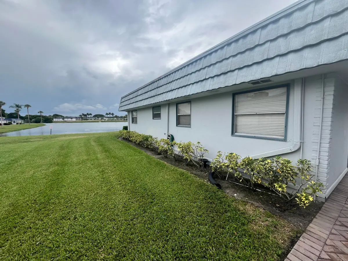 side of villa at 20 Waterford A, Delray Beach