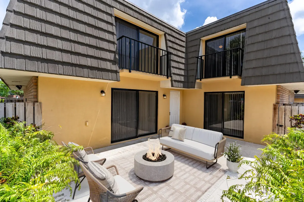 front of the house at 622 6th Way, West Palm Beach