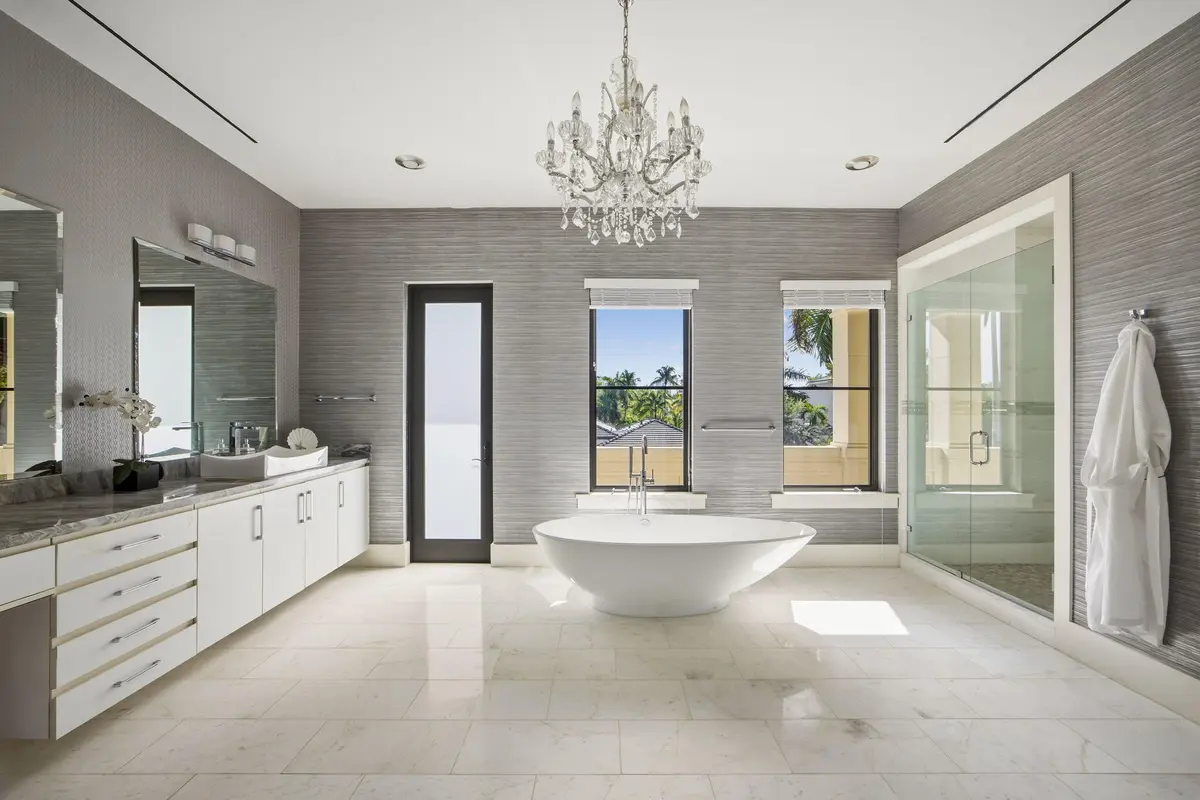 Her bath at 301 SAN MARCO Drive, Fort Lauderdale