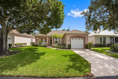 527 NW Portofino Lane, Port St. Lucie – Single Family Residence for sale