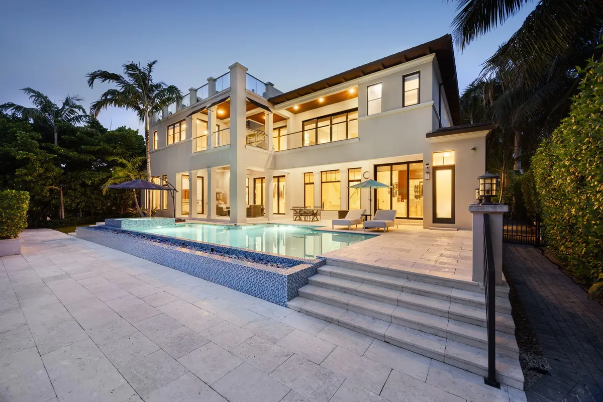pool twilght at 301 SAN MARCO Drive, Fort Lauderdale