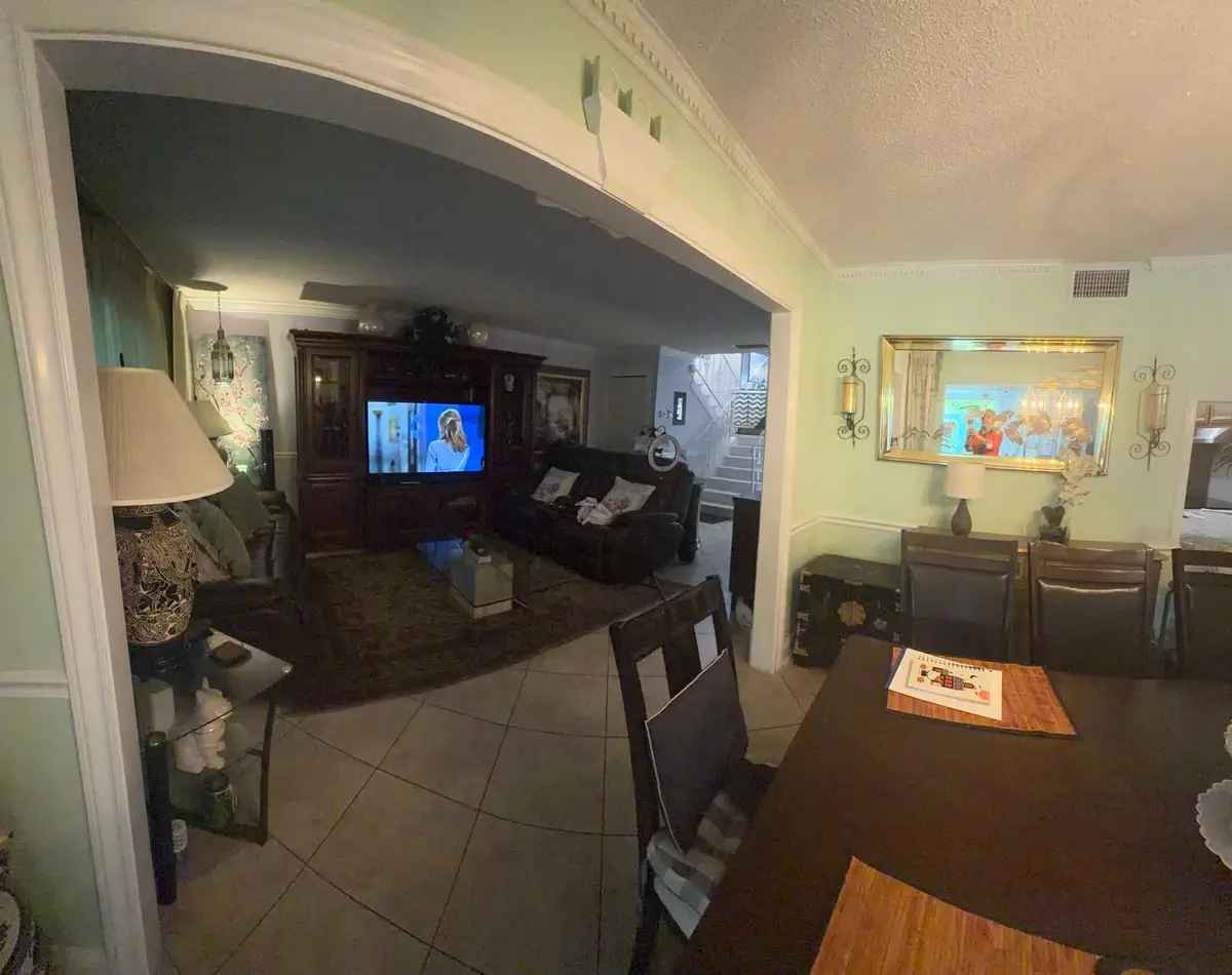 0779cf11-dc0b-4a79-85bf-18079c2c82e1 at 627 LACONIA Circle B, Lake Worth