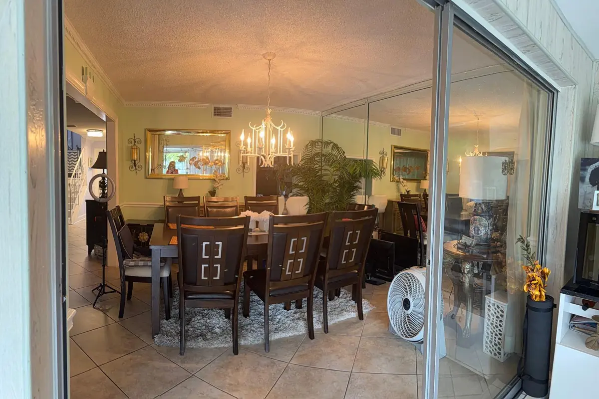 56221bee-35f1-4ab0-b9e3-5b05c0f3d22e at 627 LACONIA Circle B, Lake Worth