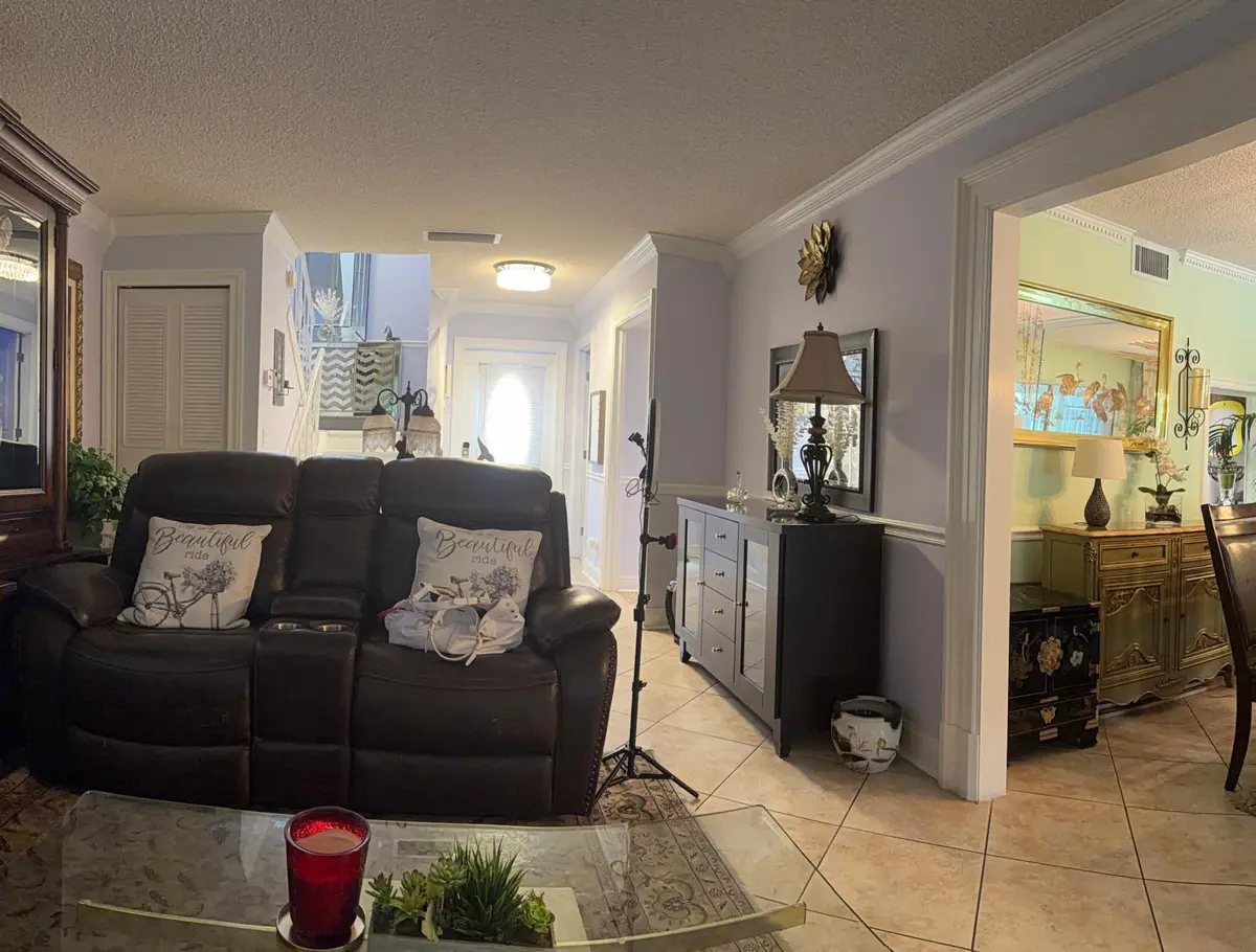 57159236-cad4-45cb-b93d-cdce6f2e7a46 at 627 LACONIA Circle B, Lake Worth