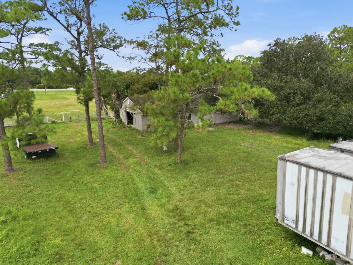 Yard at 1812 B Road, Loxahatchee Groves