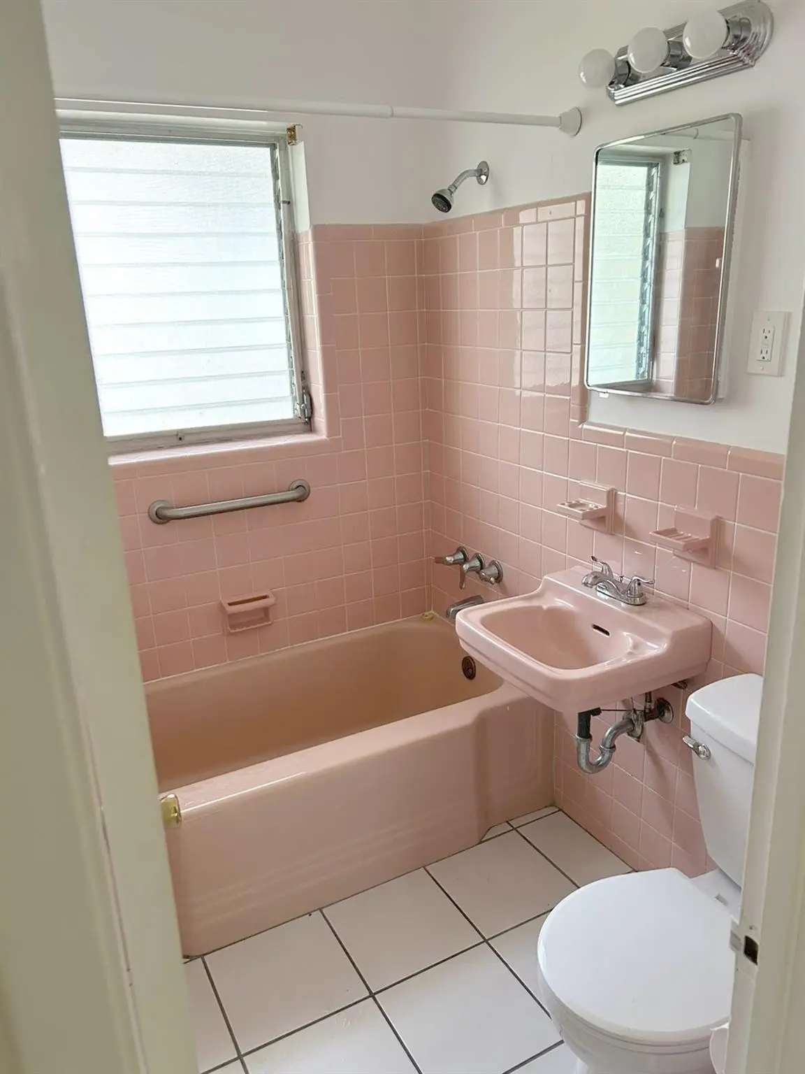 Photo 6 at 77 HENDRICKS Isle 9, Fort Lauderdale