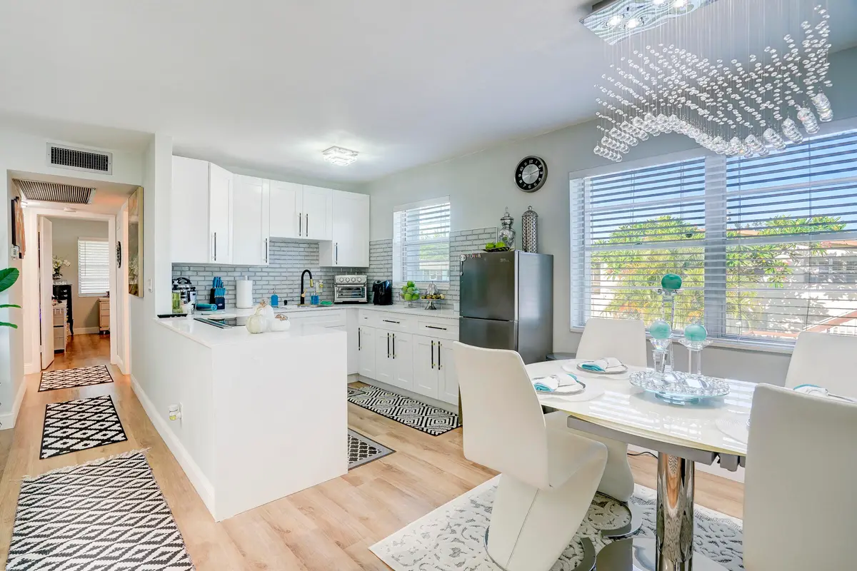 203WindsorI-18 at 203 S WINDSOR I 203, West Palm Beach