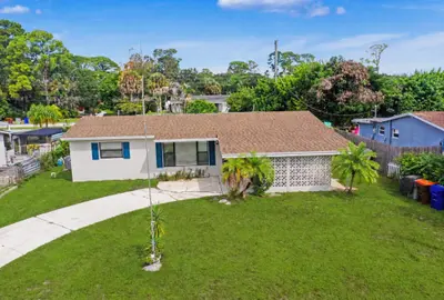 2424 1ST Place, Vero Beach – Single Family Residence for sale