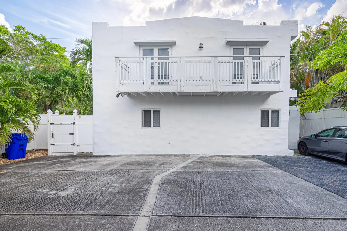 Back Building at 110 NE 16th Terrace 1-3, Fort Lauderdale