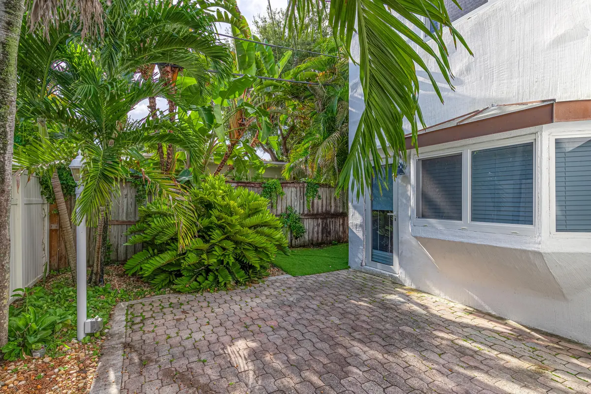 Back Building Side-B at 110 NE 16th Terrace 1-3, Fort Lauderdale