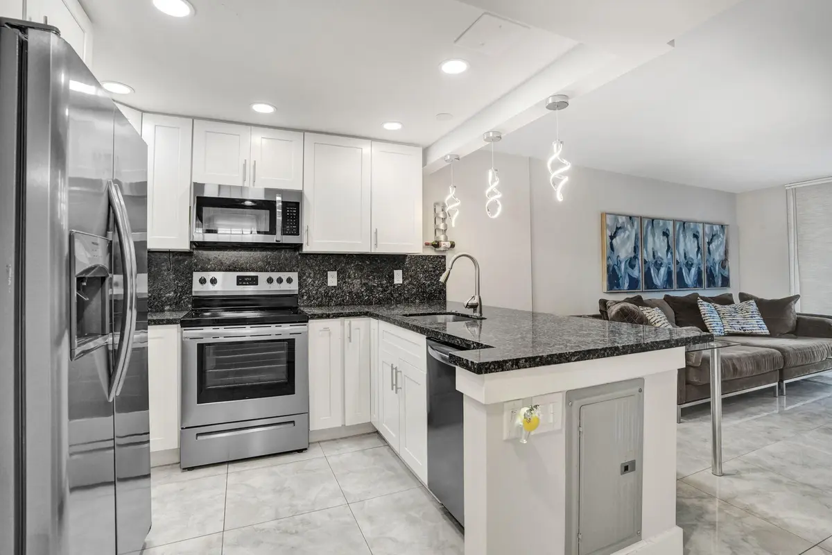 31-web-or-mls-DSC06907 at 1009 N Ocean Boulevard 207, Pompano Beach