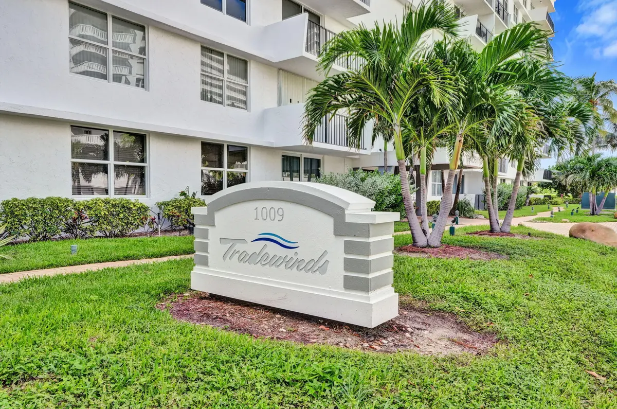 19-web-or-mls-DSC05903 at 1009 N Ocean Boulevard 207, Pompano Beach