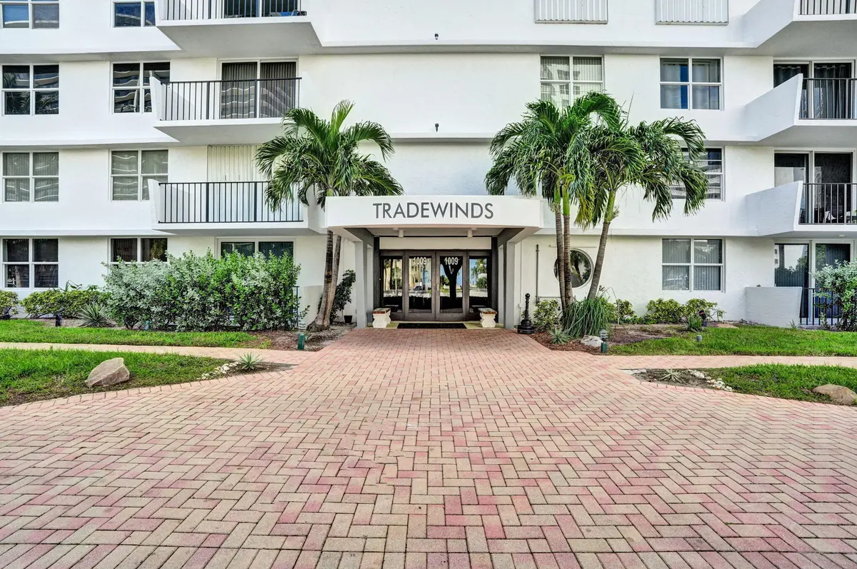 17-web-or-mls-DSC05897 at 1009 N Ocean Boulevard 207, Pompano Beach