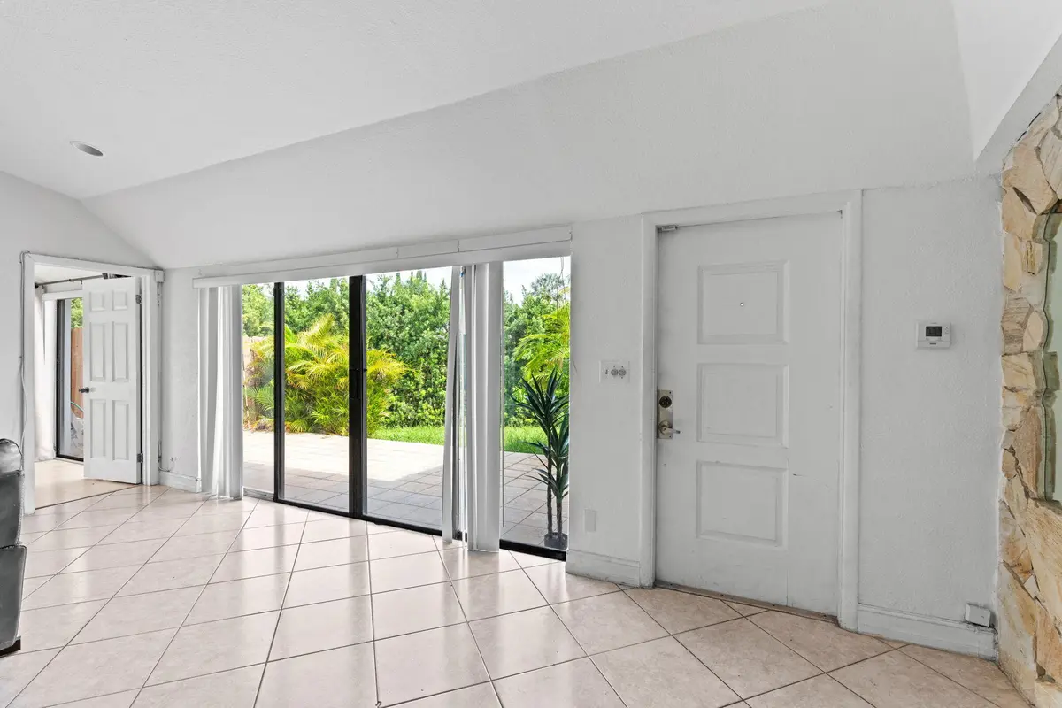 8-web-or-mls-A7409473 at 1425 NE 4th Court, Boca Raton