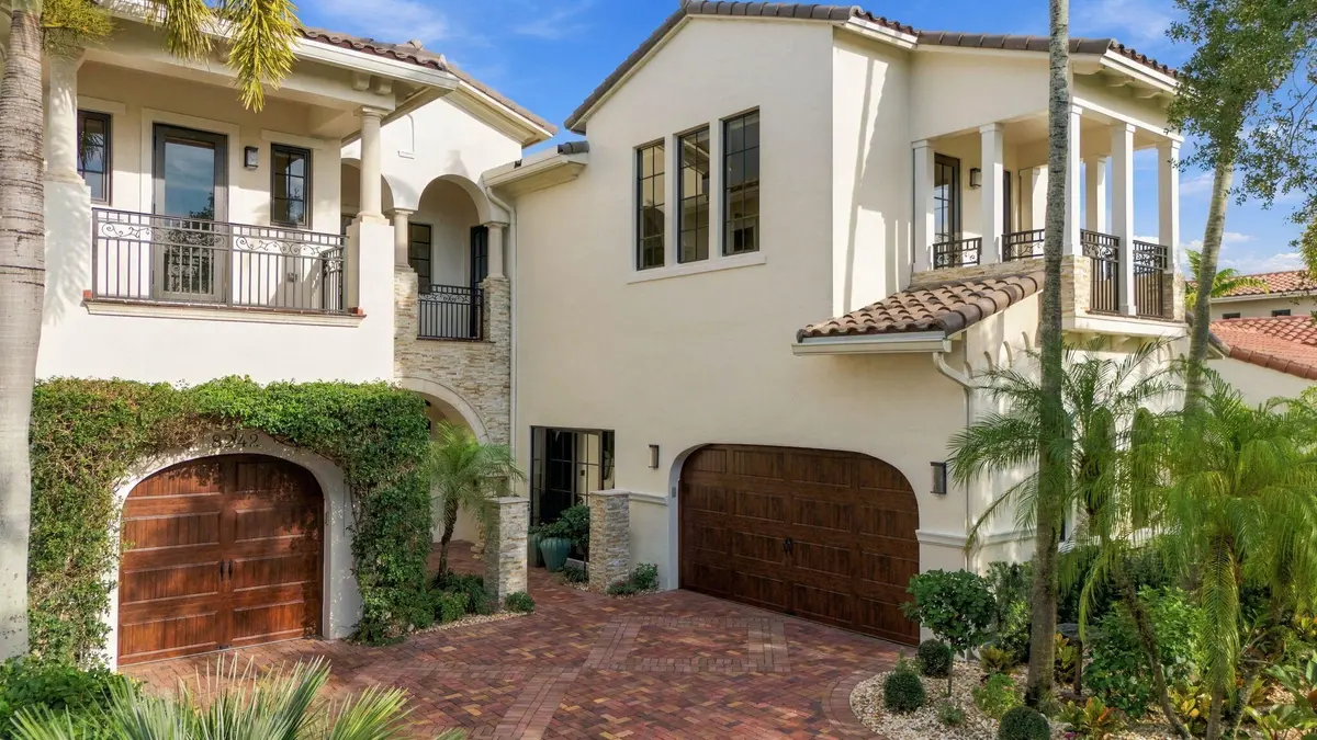 Front View at 8242 EMERALD Avenue, Parkland