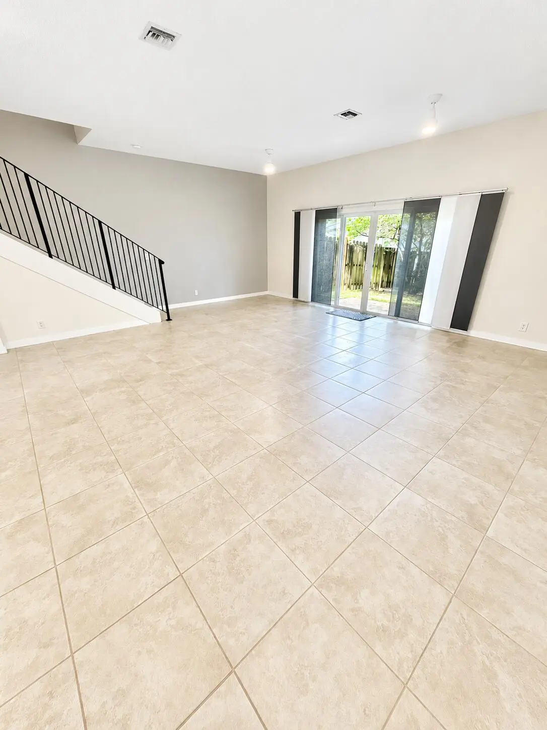 Bright Modern Open-Plan Interior at 2931 SW 18th Terrace, Fort Lauderdale