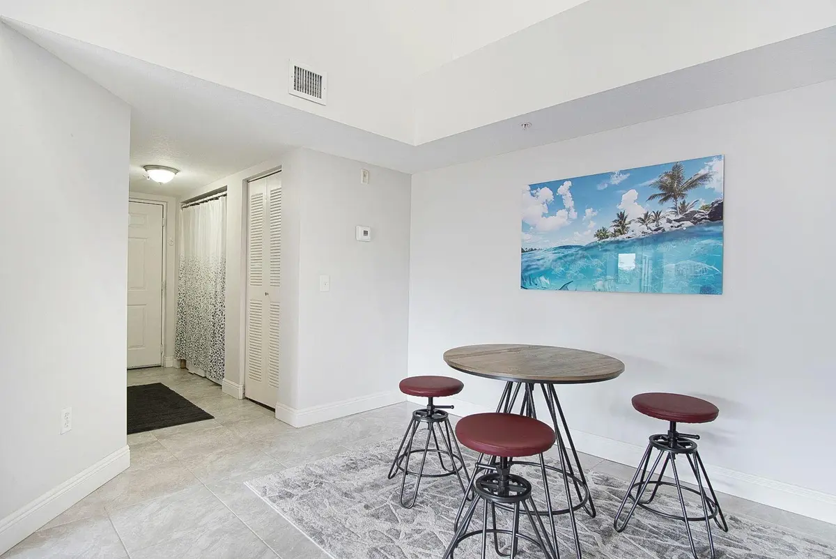 I9dXfIXg at 4041 SAN MARINO Boulevard 307, West Palm Beach
