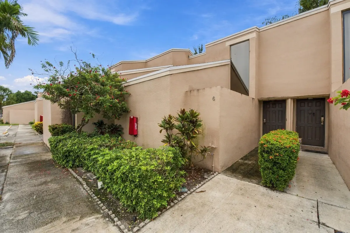 1__dsc0121 at 1149 NW 13th Street Apt 6, Boca Raton
