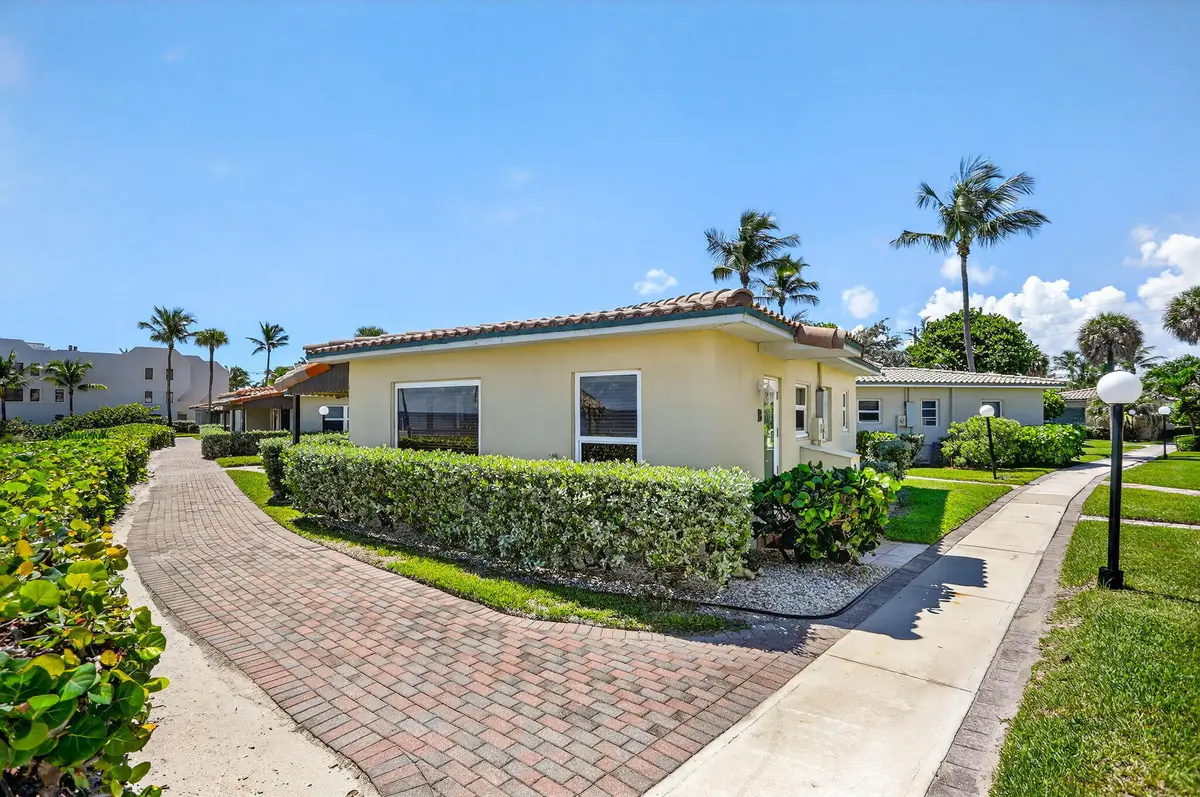 walk way heading west at 1225 HILLSBORO MILE B2, Hillsboro Beach