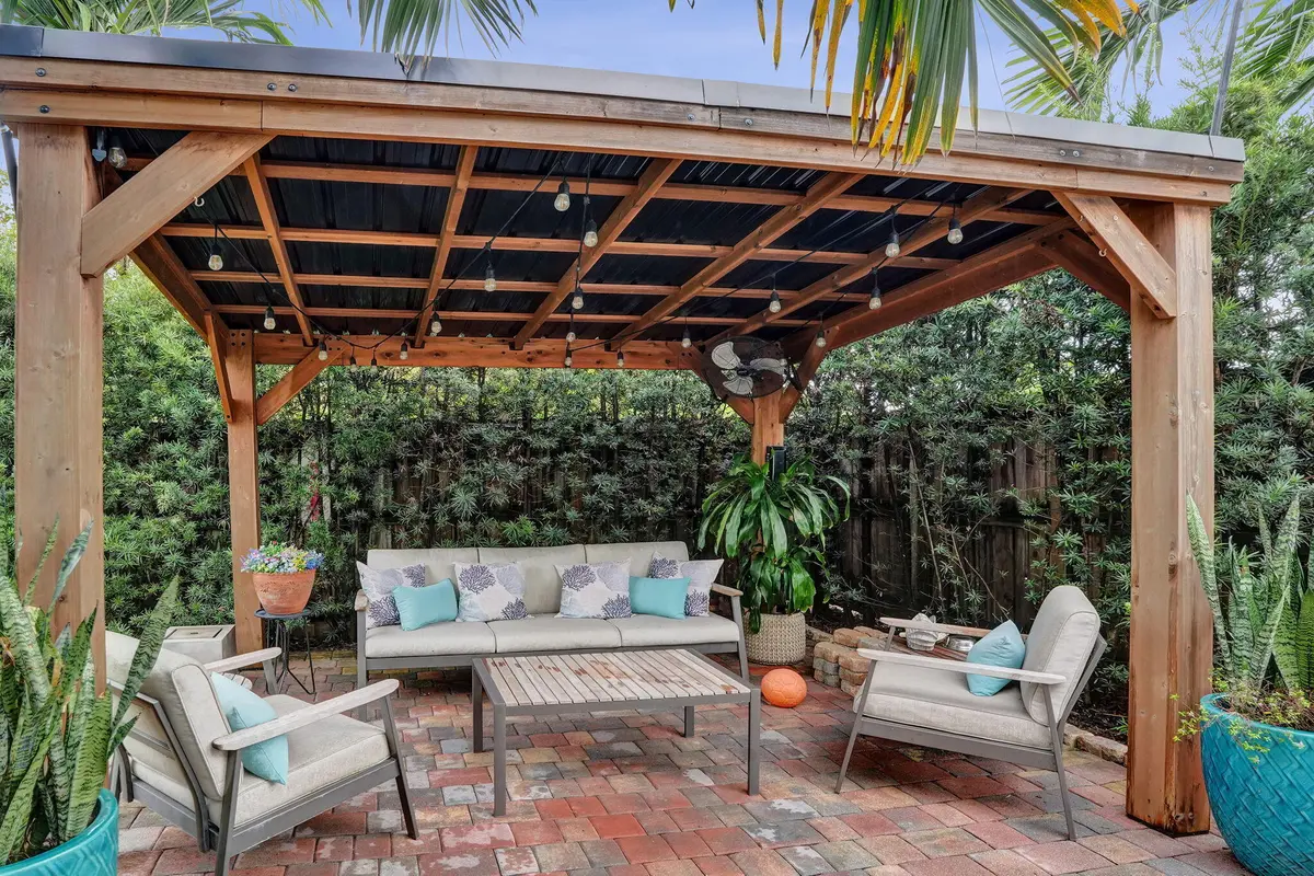 Pergola at 800 N 59th Avenue 1-2, Hollywood
