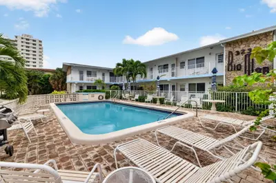 3232 Canal Drive, Pompano Beach – Stock Cooperative for sale
