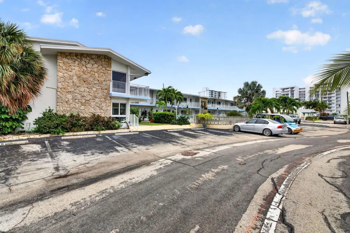 4-web-or-mls-699A6037 at 3232 Canal Drive, Pompano Beach