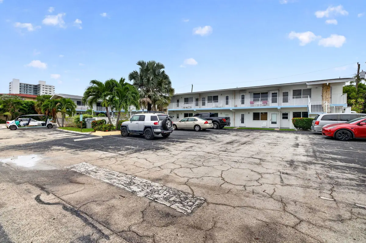 5-web-or-mls-699A6012 at 3232 Canal Drive, Pompano Beach