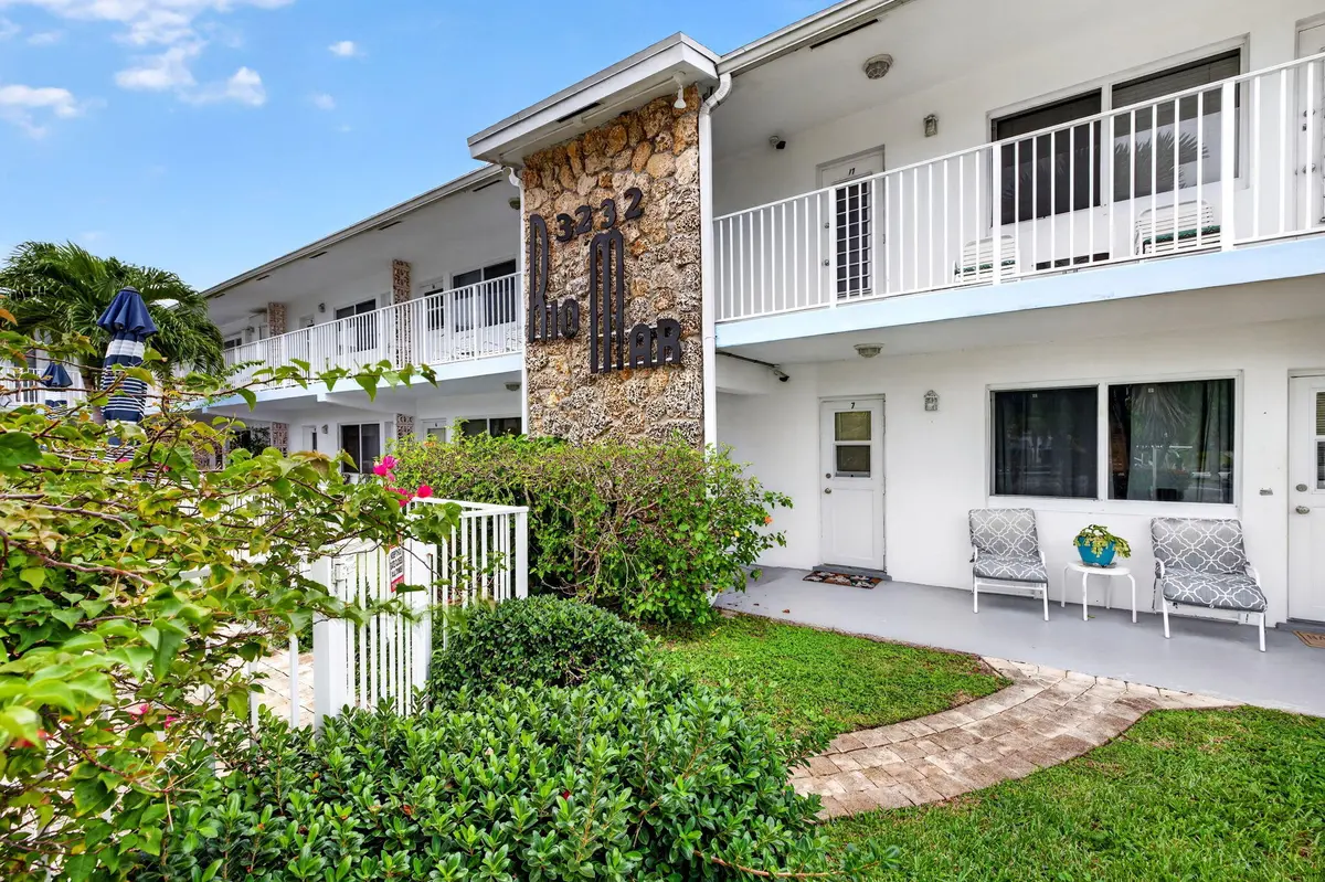 7-web-or-mls-699A6056 at 3232 Canal Drive, Pompano Beach